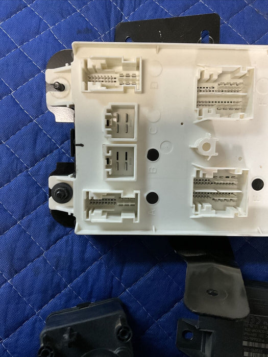 2017 RAM 2500 LARAMIE 6.7L DIESEL BCM RADIO FREQUENCY HUB IGNITION SWITCH OEM