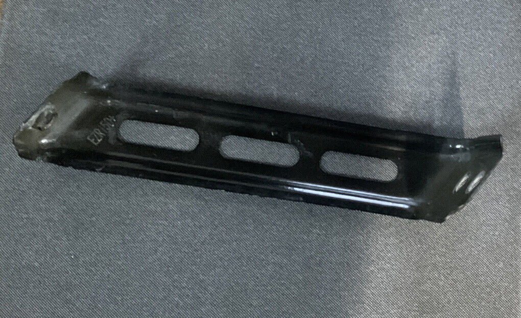 2016 NISSAN TITAN XD RIGHT PASSENGER SIDE FENDER BRACE BRACKET OEM