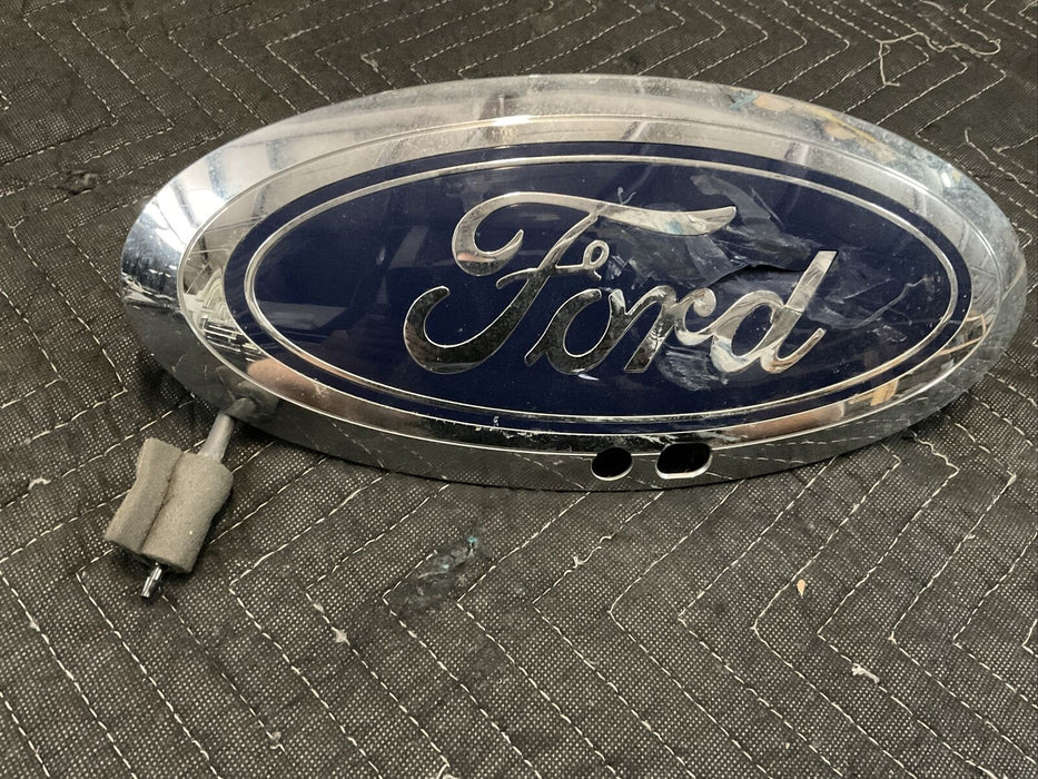 2017-2019 FORD F250 F350 F450 GRILL EMBLEM OEM~DAMAGE~