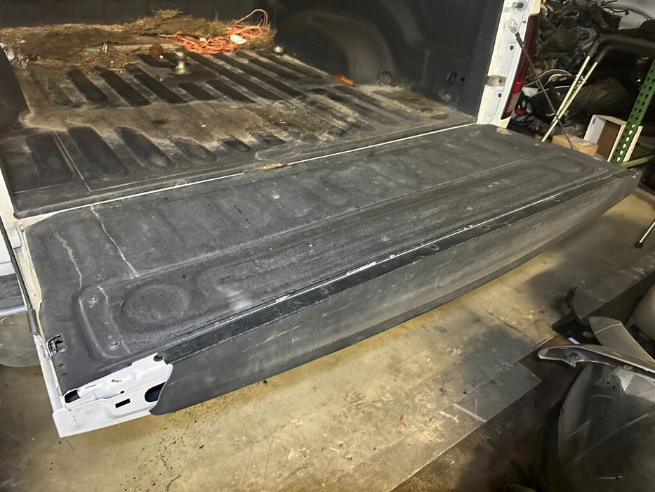 2017 RAM 2500 3500 SLT BIG HORN TAILGATE W/ CAMERA OEM BRIGHT WHITE (PW7)
