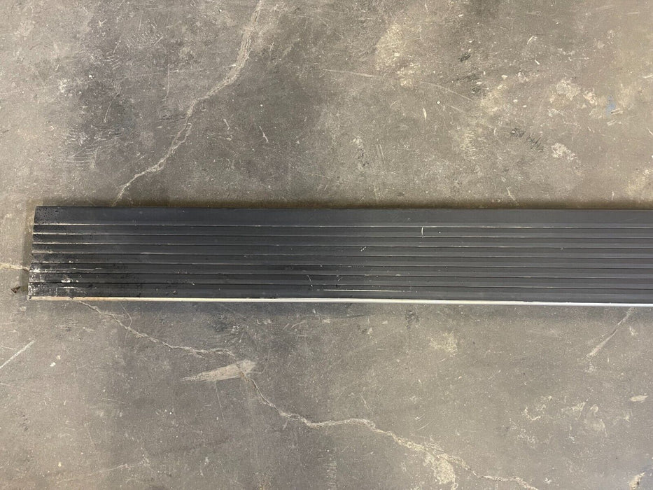 2017-2019 FORD  F350 F450 DRIVER LEFT SIDE RUNNING BOARD ONLY OEM *BURNT*