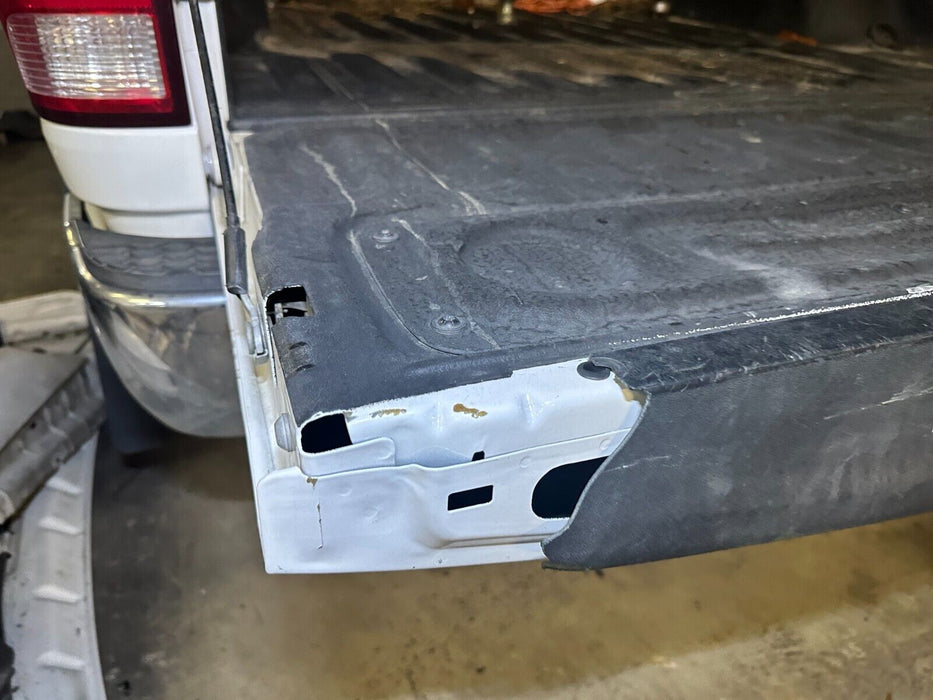 2017 RAM 2500 3500 SLT BIG HORN TAILGATE W/ CAMERA OEM BRIGHT WHITE (PW7)