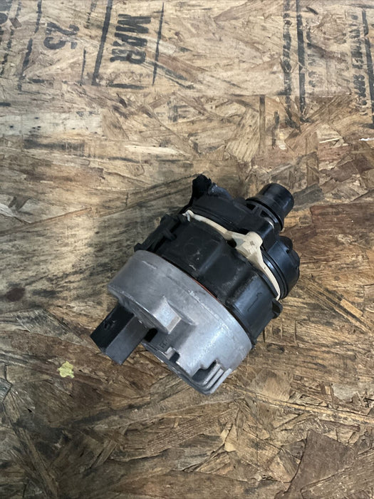 2019 MERCEDES BENZ E63 S AMG DRIVER LEFT AUXILIARY WATER PUMP OEM *DAMAGE*