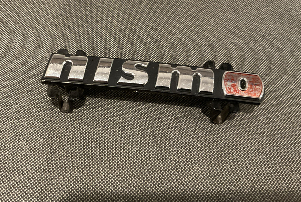 2018 NISSAN 370Z NISMO FRONT BUMPER NISMO BADGE EMBLEM W/ CLIP GENUINE OEM *READ