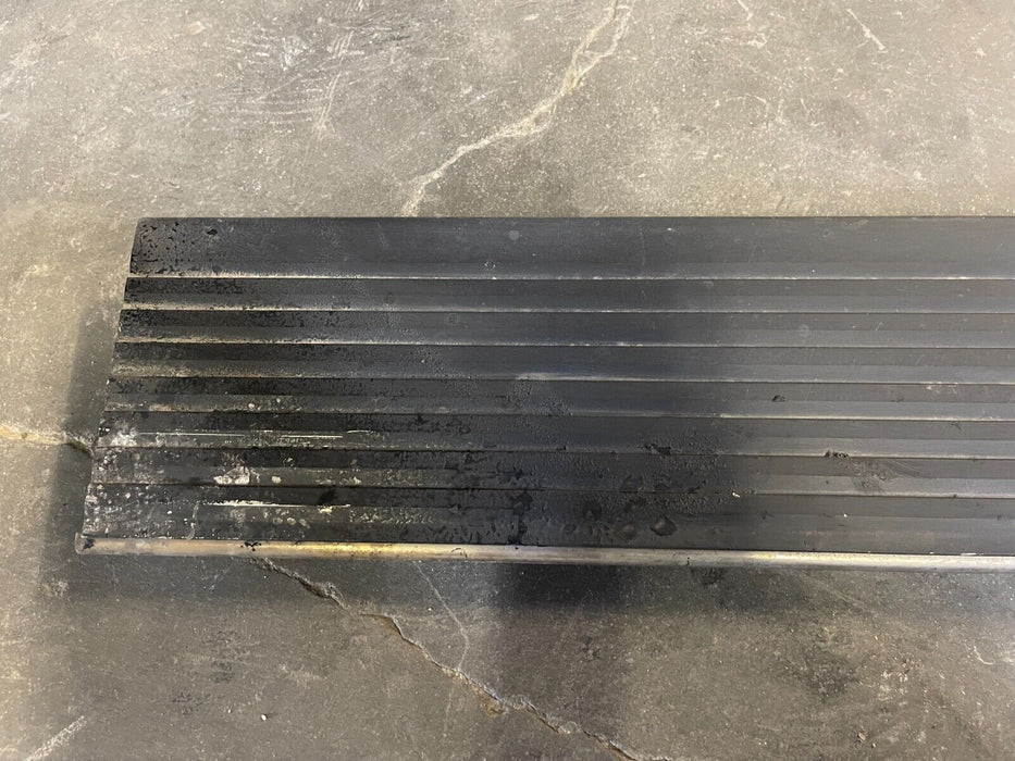 2017-2019 FORD  F350 F450 DRIVER LEFT SIDE RUNNING BOARD ONLY OEM *BURNT*