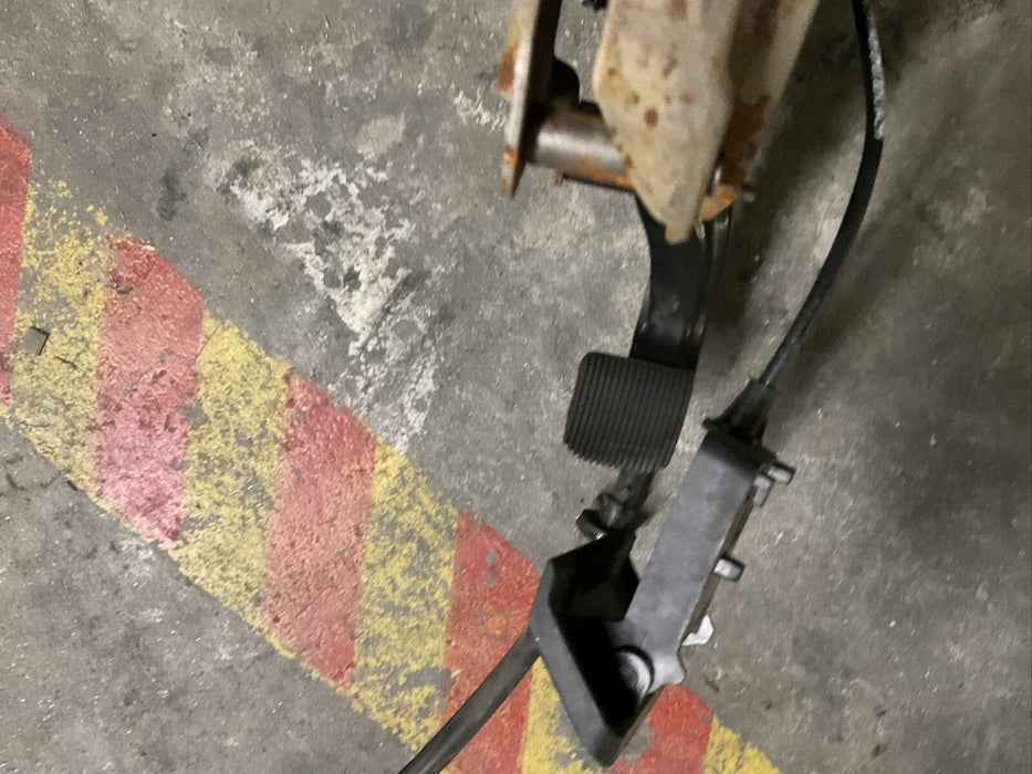 2017 2018 2019 FORD F250 F350 F450 GAS E-BRAKE PEDALS W/ E-BRAKE RELEASE