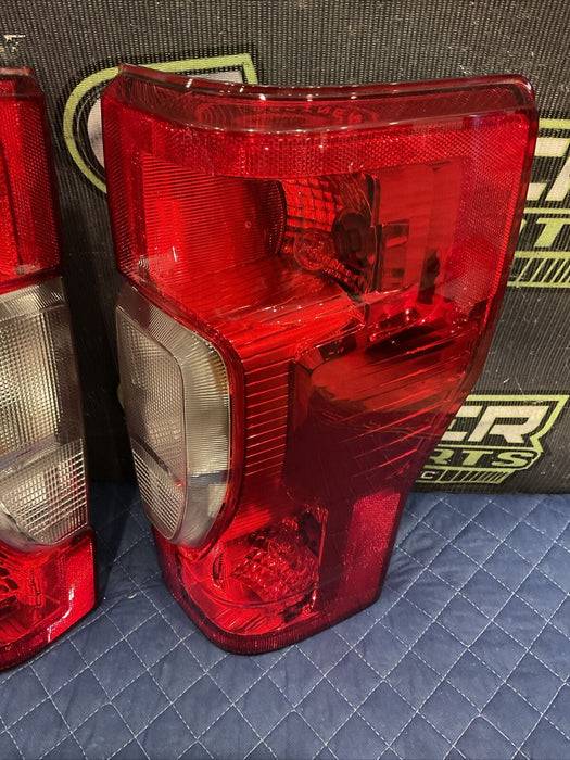 2020 2021 2022 FORD F250 F350 F450 HALOGEN COMPLETE TAIL LIGHT PAIR OEM