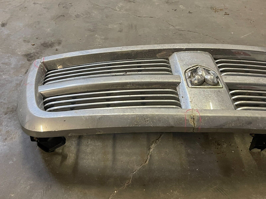 2012 DODGE RAM 3500 MEGA CAB FRONT GRILLE OEM *DAMAGED & CRACKED*