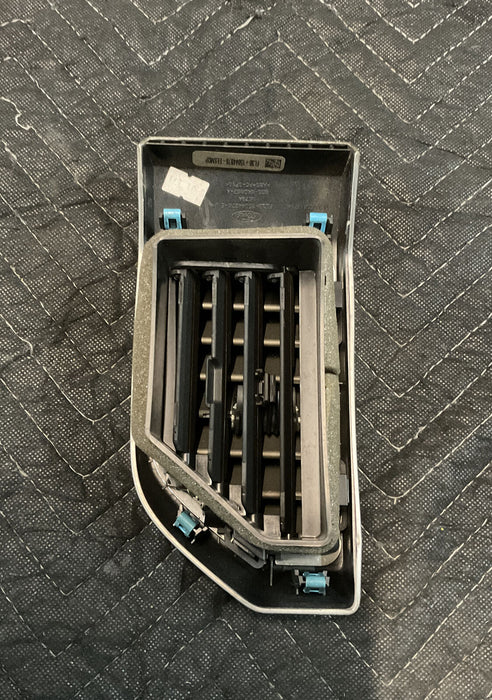 2018 FORD F250 F350 F450 PLATINUM OUTER RIGHT A/C HVAC AIR VENT DUCT OEM