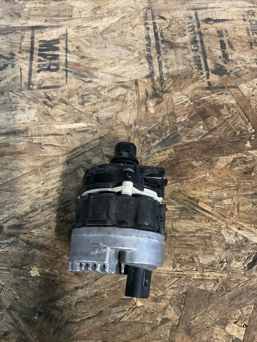 2019 MERCEDES BENZ E63 S AMG DRIVER LEFT AUXILIARY WATER PUMP OEM *DAMAGE*