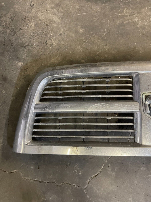 2012 DODGE RAM 3500 MEGA CAB FRONT GRILLE OEM *DAMAGED & CRACKED*