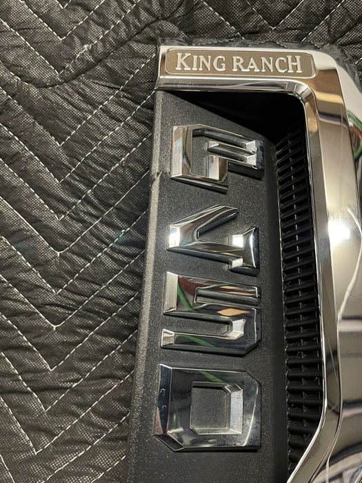 2017 2018 2019 FORD F450 KING RANCH PASSENGER FENDER EMBLEM OEM *DAMAGED*