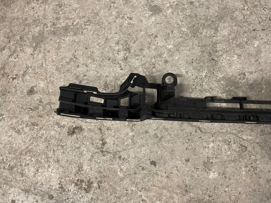 2019 MERCEDES BENZ E63S AMG W213 FRONT LOWER BUMPER MOUNTING BRACKET OEM *CRACK*