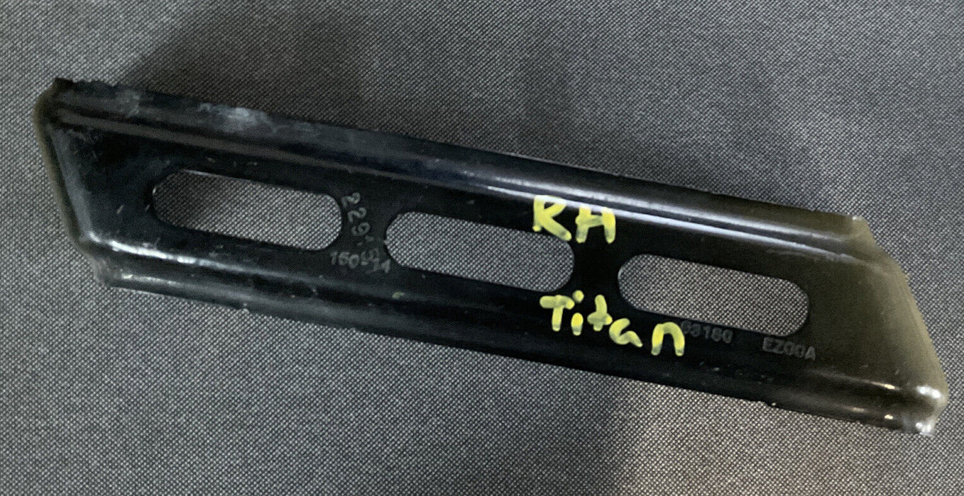 2016 NISSAN TITAN XD RIGHT PASSENGER SIDE FENDER BRACE BRACKET OEM
