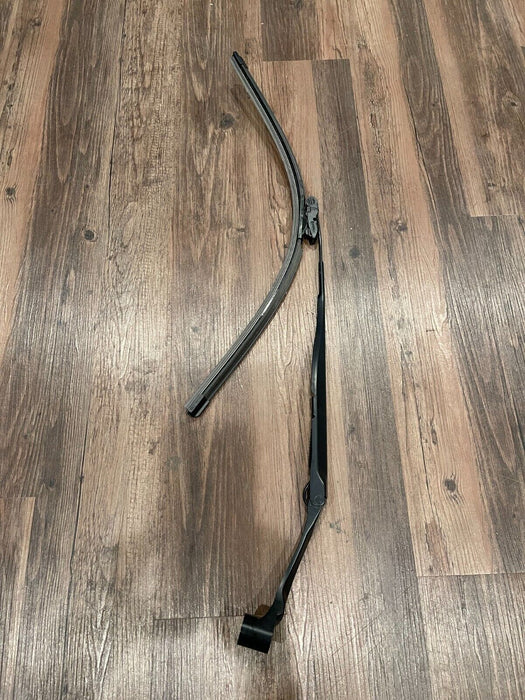 2017 INFINITI Q50 RED SPORT FRONT LEFT & RIGHT WINDSHIELD WIPERS OEM