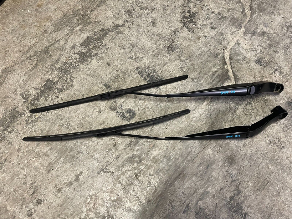 2020 2021 2022 GMC SIERRA 2500 3500 LEFT RIGHT WINDSHIELD WIPERS OEM