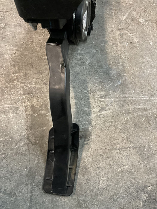 2016 NISSAN TITAN XD ACCELERATOR THROTTLE PEDAL OEM 18002-EZ208