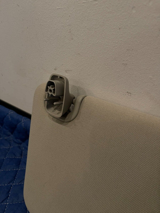 2017 DODGE RAM 2500 GRAY FRONT PASSENGER RIGHT SUN VISOR OEM *CHECK PIC #4 & #5*