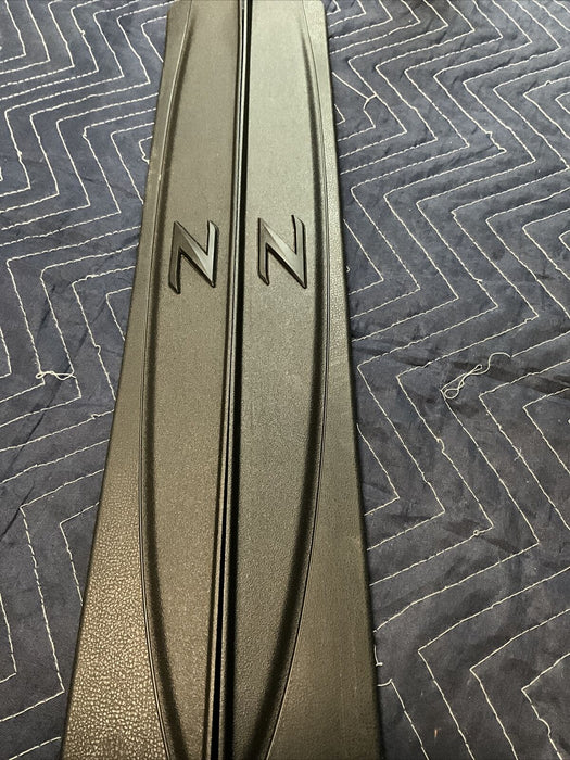 2018 NISSAN 370Z KICK PLATE SET LEFT RIGHT BLACK 2009-2020