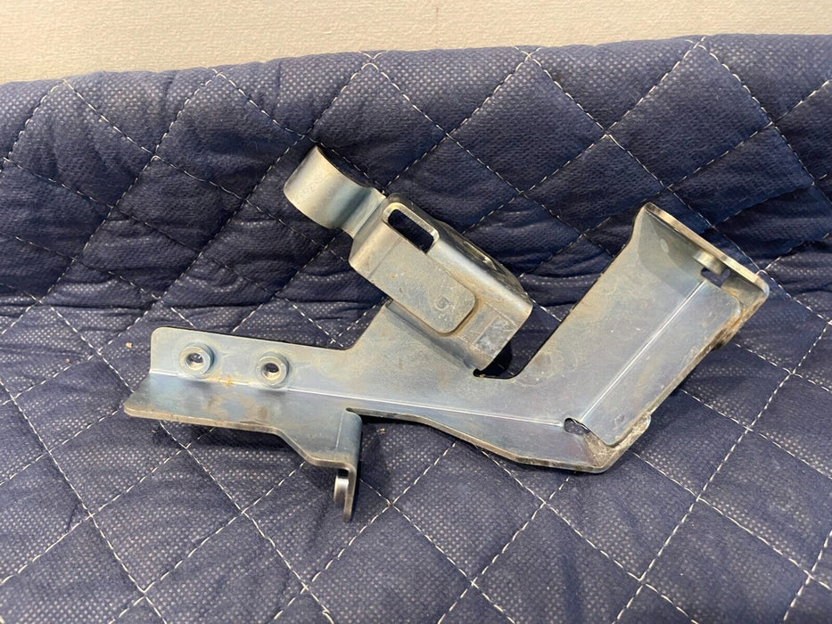 2017 MERCEDES-BENZ C63 AMG CABRIOLET RIGHT IMPACT BAR SIDE BRACKET OEM