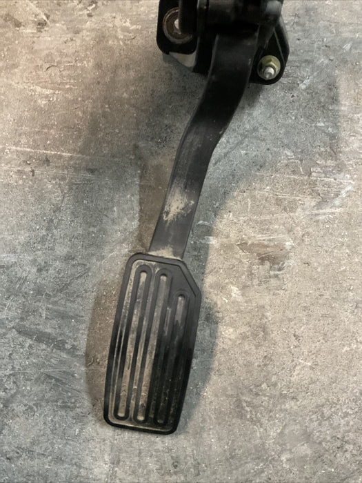 2016 NISSAN TITAN XD ACCELERATOR THROTTLE PEDAL OEM 18002-EZ208