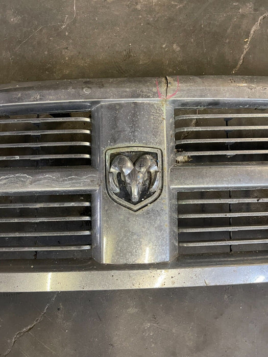 2012 DODGE RAM 3500 MEGA CAB FRONT GRILLE OEM *DAMAGED & CRACKED*