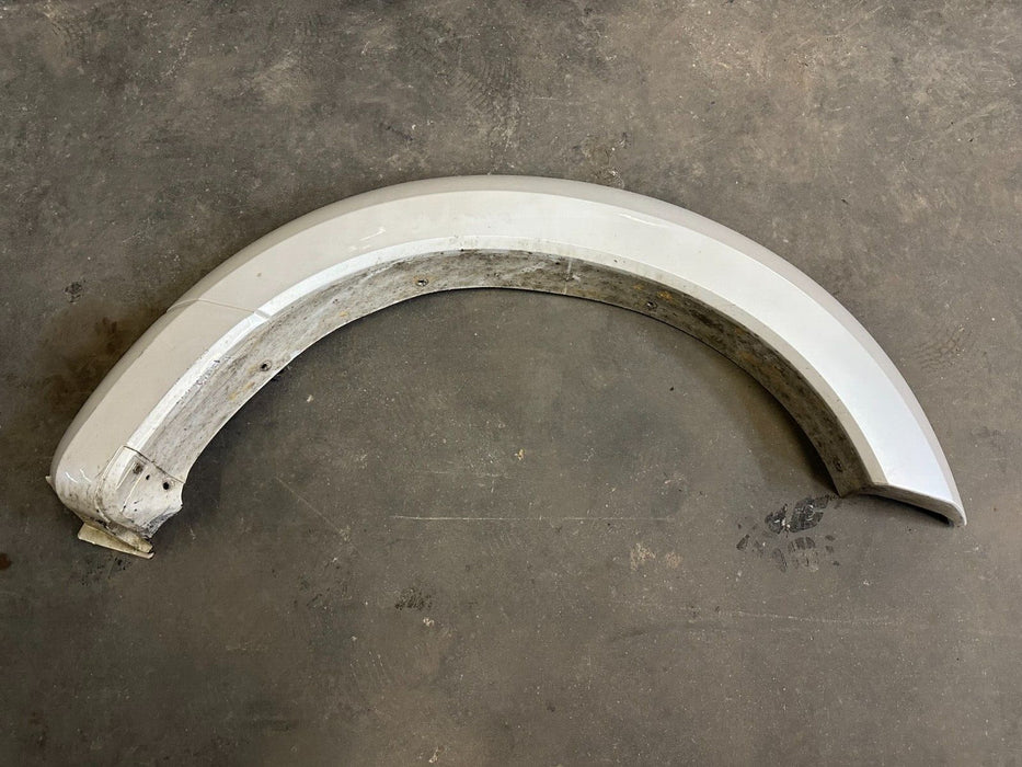 207-2022 FORD F450 PASSENGER FENDER FLARE OEM METALLIC WHITE (UG) *DAMAGE* OEM