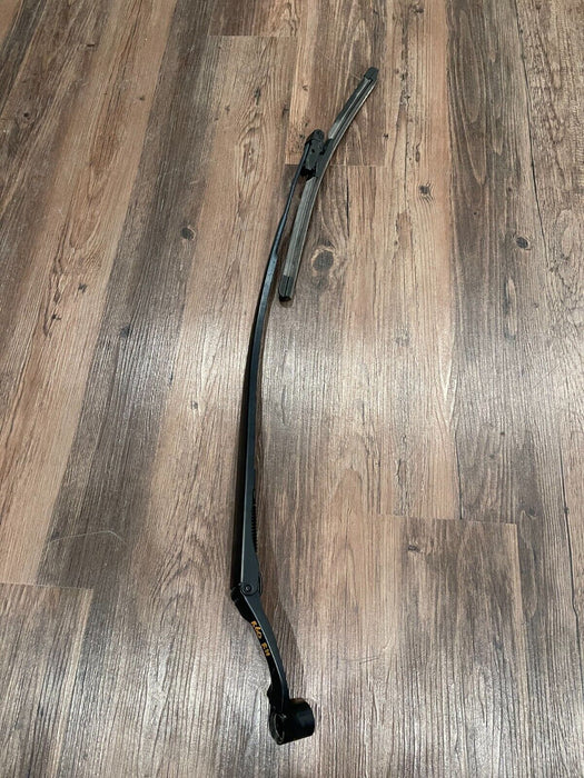 2017 INFINITI Q50 RED SPORT FRONT LEFT & RIGHT WINDSHIELD WIPERS OEM