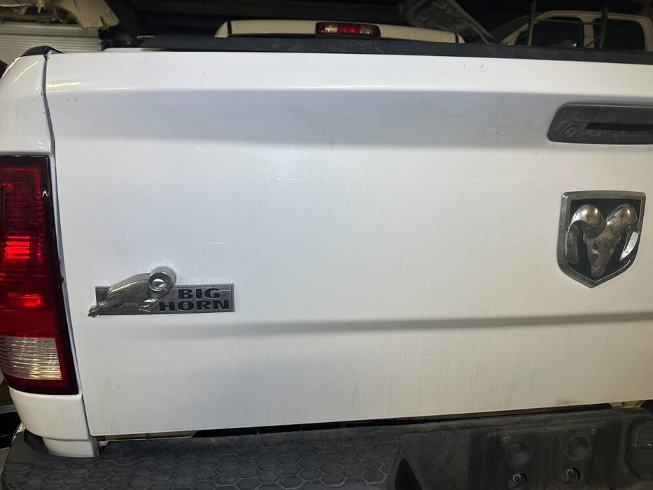 2017 RAM 2500 3500 SLT BIG HORN TAILGATE W/ CAMERA OEM BRIGHT WHITE (PW7)