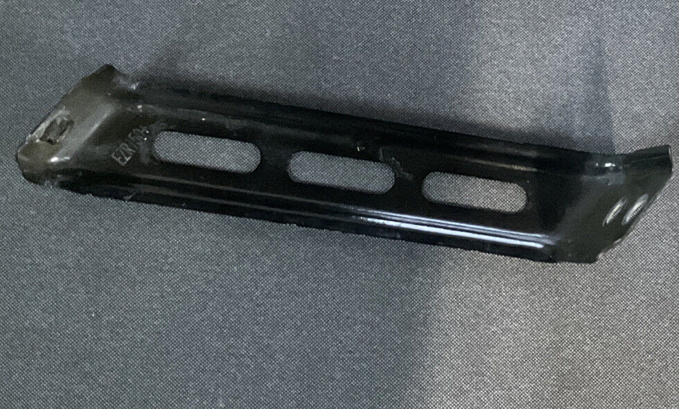 2016 NISSAN TITAN XD RIGHT PASSENGER SIDE FENDER BRACE BRACKET OEM