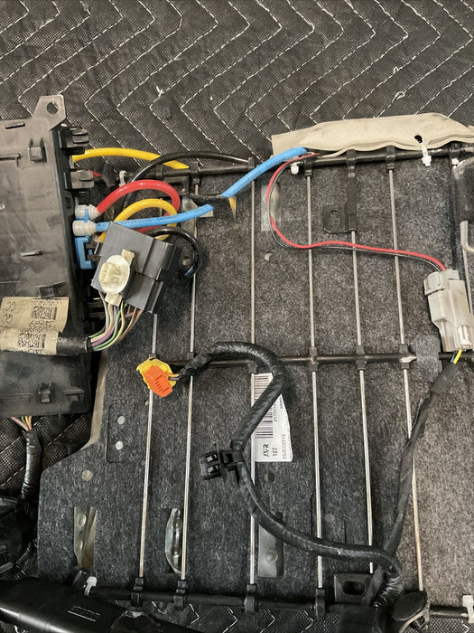 2018 FORD F250 F350 FRONT PASSENGER UNDER SEAT CONTROL MODULE W/SEAT WIRE OEM.