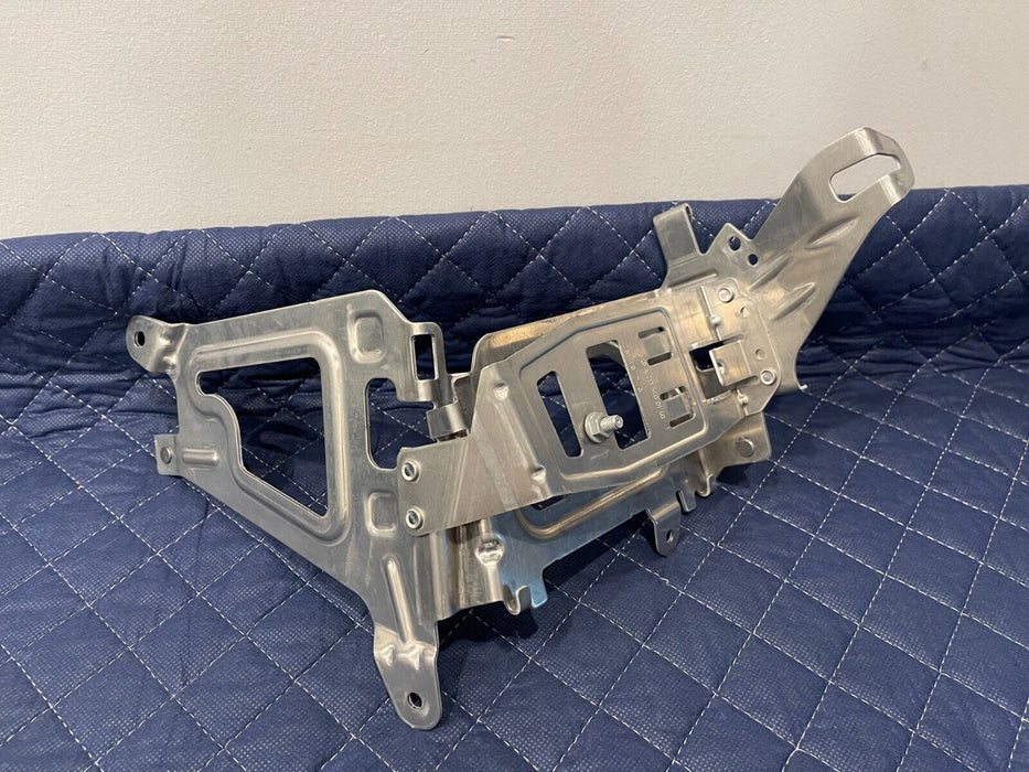 2019 MERCEDES-BENZ E63S AMG CONTROL MODULE MOUNT BRACKET OEM 213 540 01 40