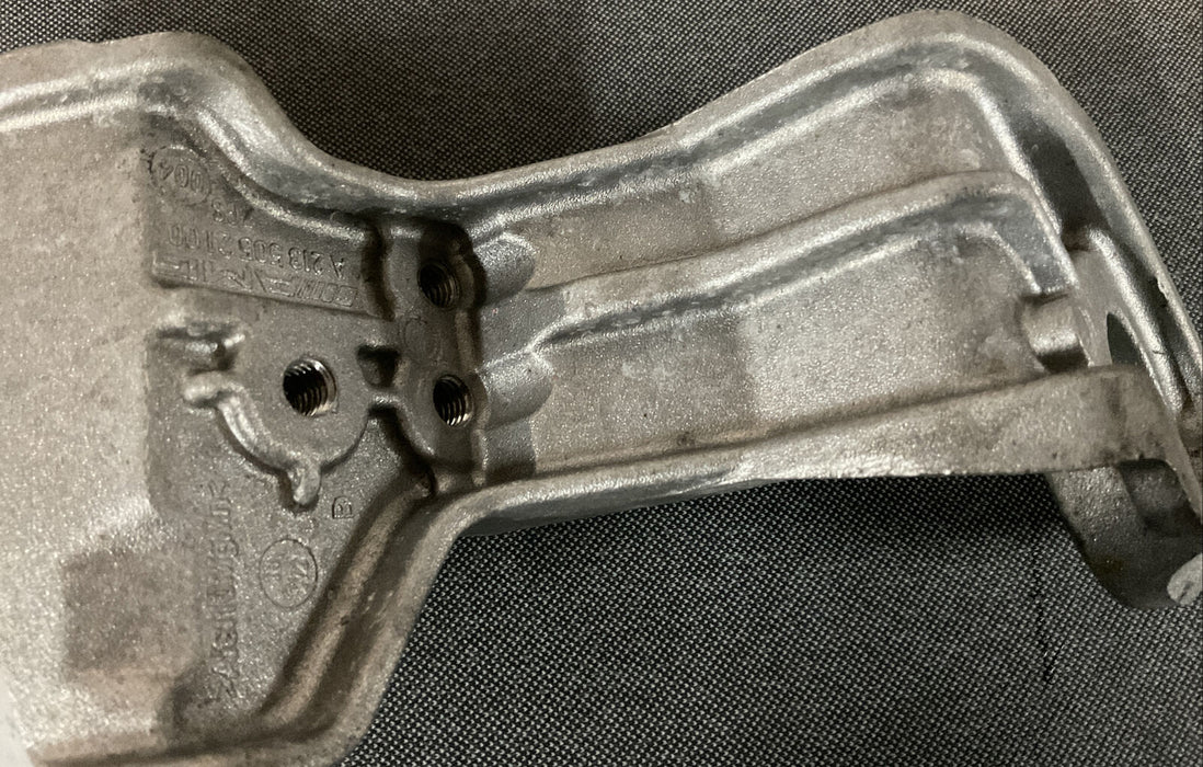 2019 MERCEDES E63S AMG FRONT LEFT LOWER RADIATOR BRACKET MOUNT A2135052100