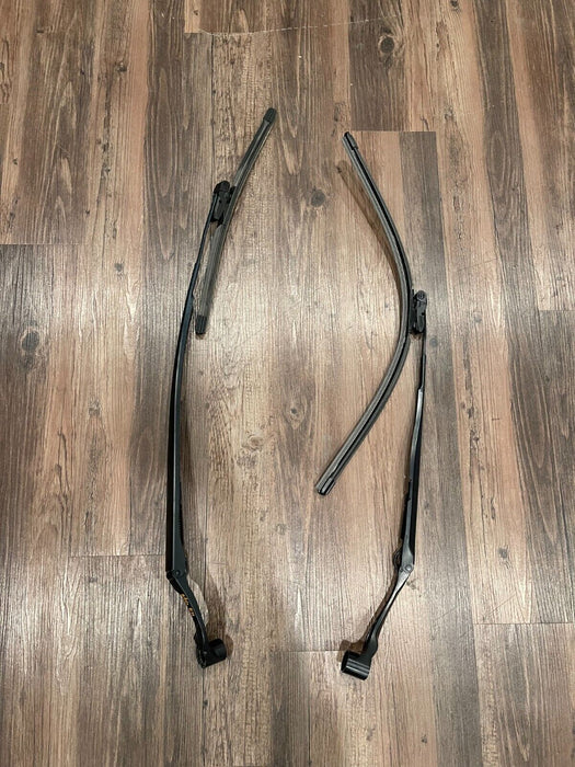 2017 INFINITI Q50 RED SPORT FRONT LEFT & RIGHT WINDSHIELD WIPERS OEM