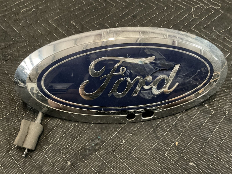 2017-2019 FORD F250 F350 F450 GRILL EMBLEM OEM~DAMAGE~