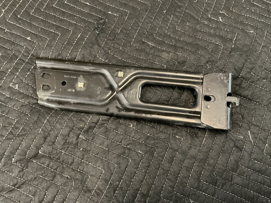 2016 NISSAN TITAN XD FRONT RIGHT PASSENGER BUMPER BRACKET 62222-EZ00A OEM