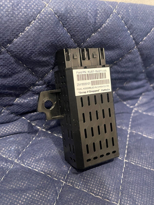 2017-2019 FORD F250 F350 F450 LARIAT REAR CENTER CONSOLE USB CHARGING MODULE OEM